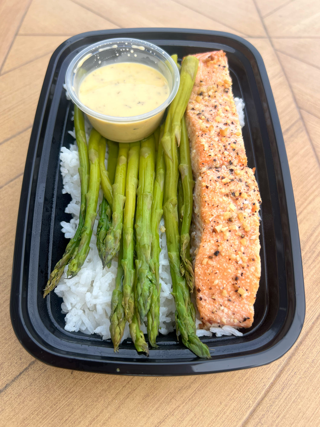 Salmon and Asparagus with Lemon Dill Sauce